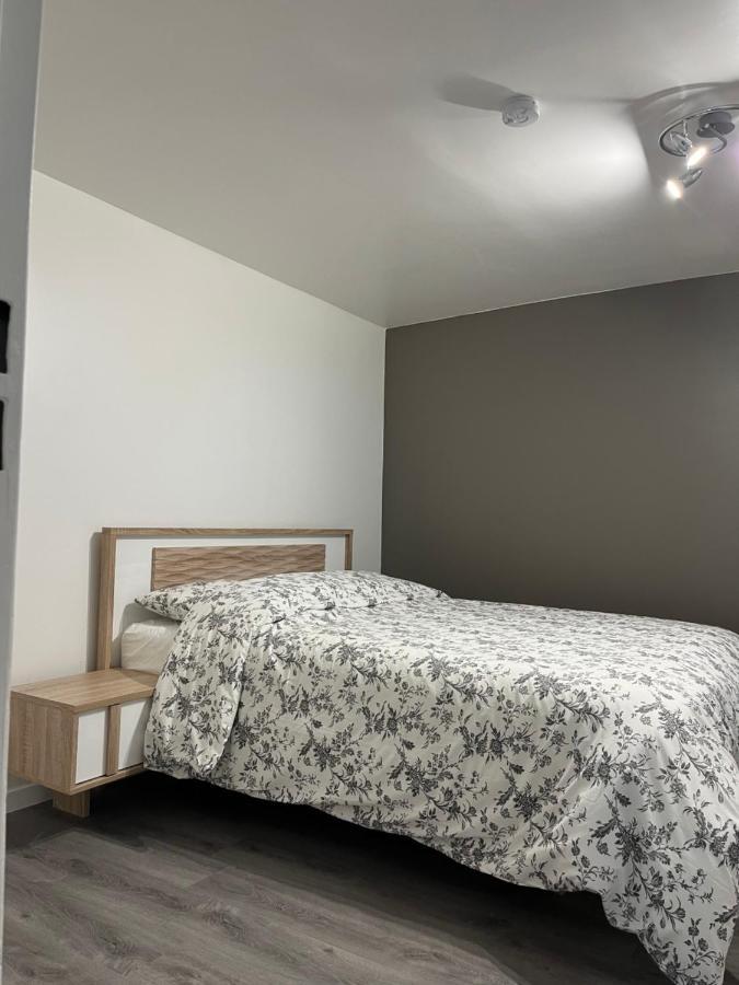Superbe Appartement Au Bord Du Canal De St Quentin 생캉탱 외부 사진